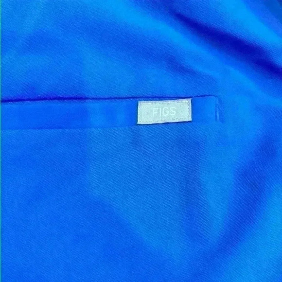 FIGS Scrubs Women’s Size 2XL Top In Blue - Picture 4 of 5